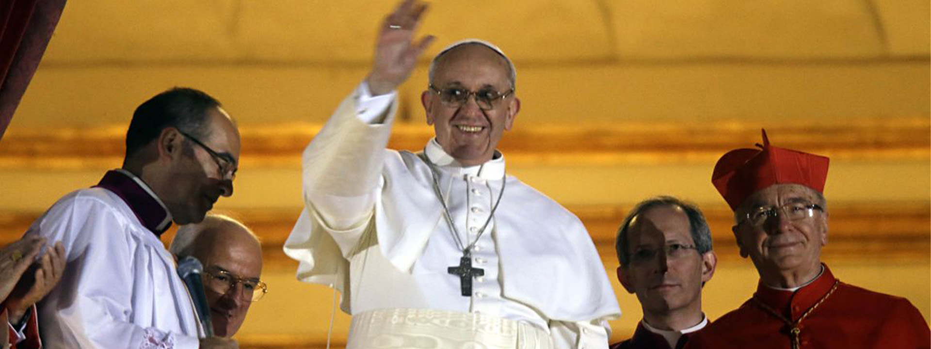 Tutto ebbe inizio con quel disarmante “fratelli e sorelle, buona sera!”