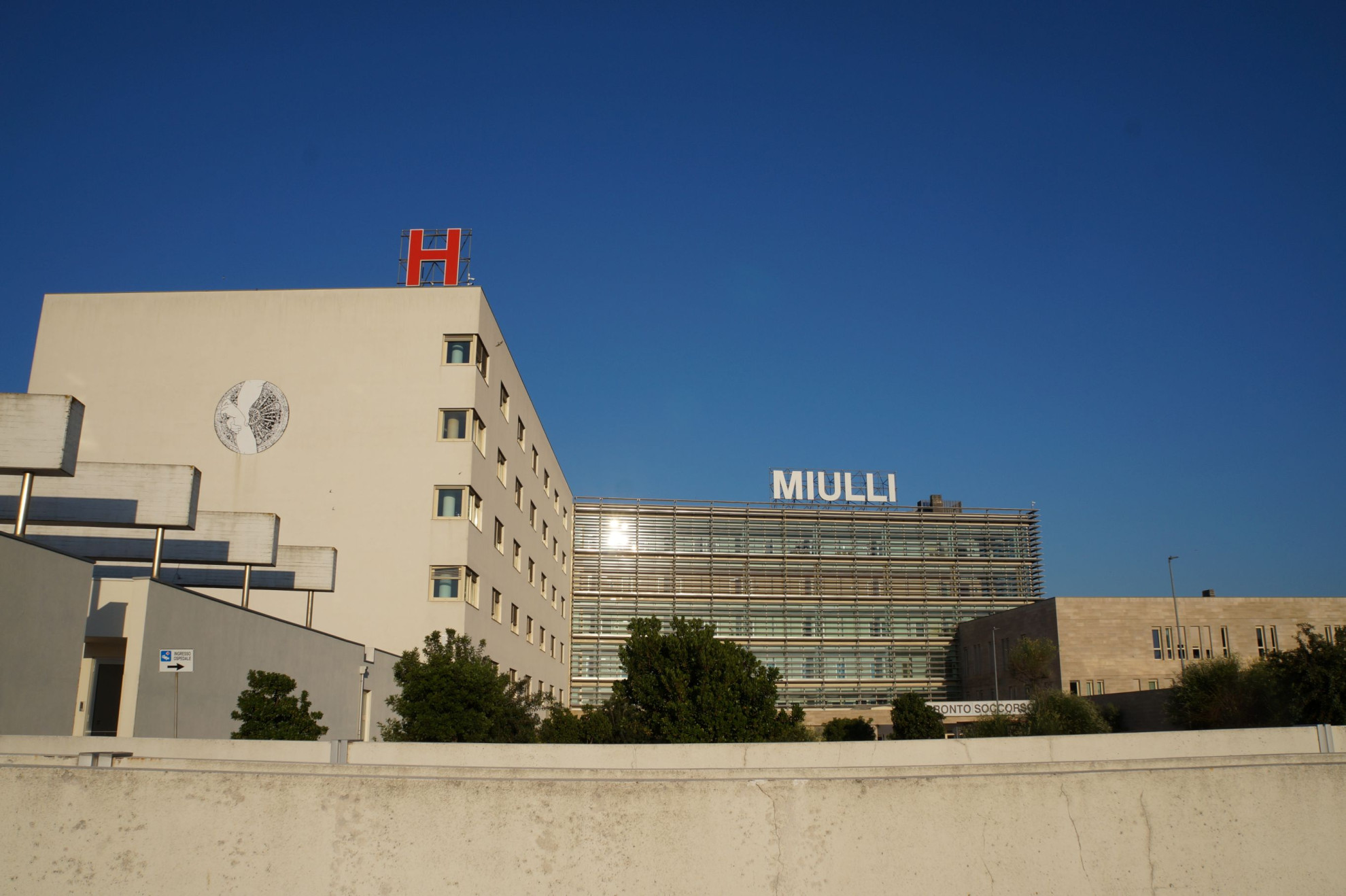 Ospedale Miulli –  Vola il microscopio 3D per curare maculopatie e formare nuovi chirurghi