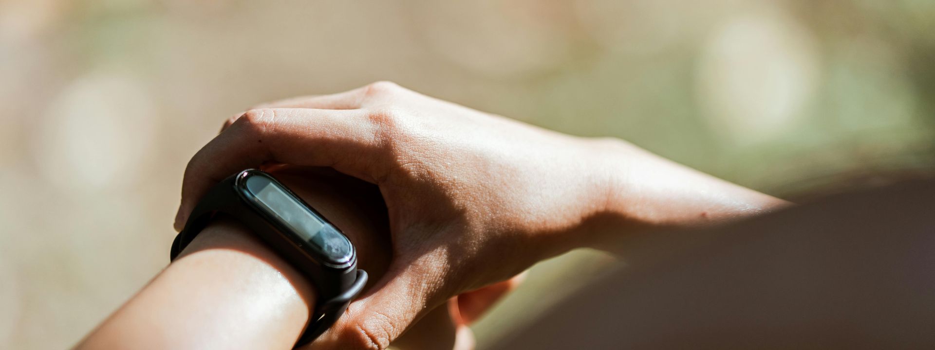 Braccialetto hi-tech rileva i parametri vitali e segnala criticità